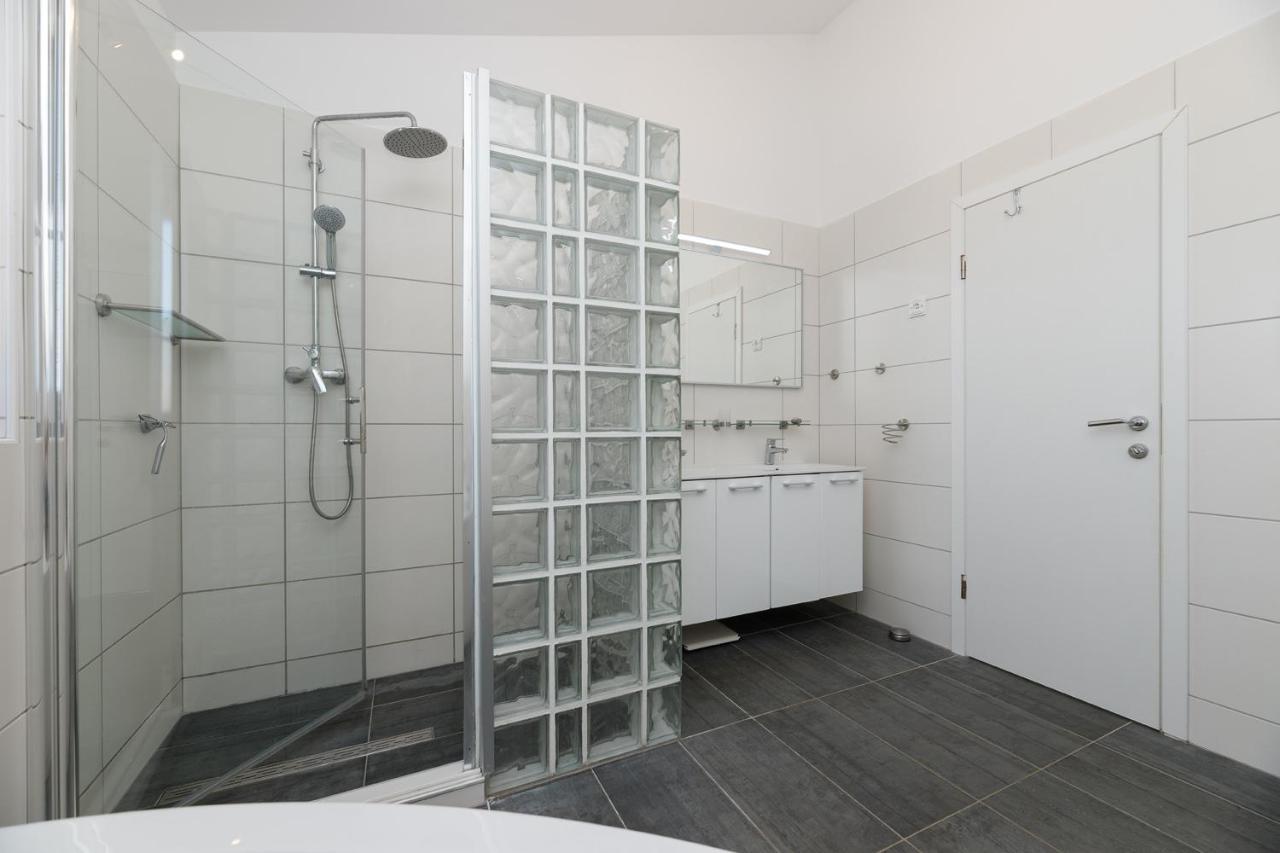 MALO Ferienvilla Privlaka, Pool, Boje, WI-FI, Wallbox Privlaka  Exteriör bild