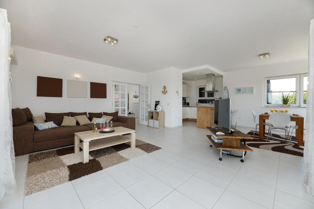 MALO Ferienvilla Privlaka, Pool, Boje, WI-FI, Wallbox Privlaka  Exteriör bild