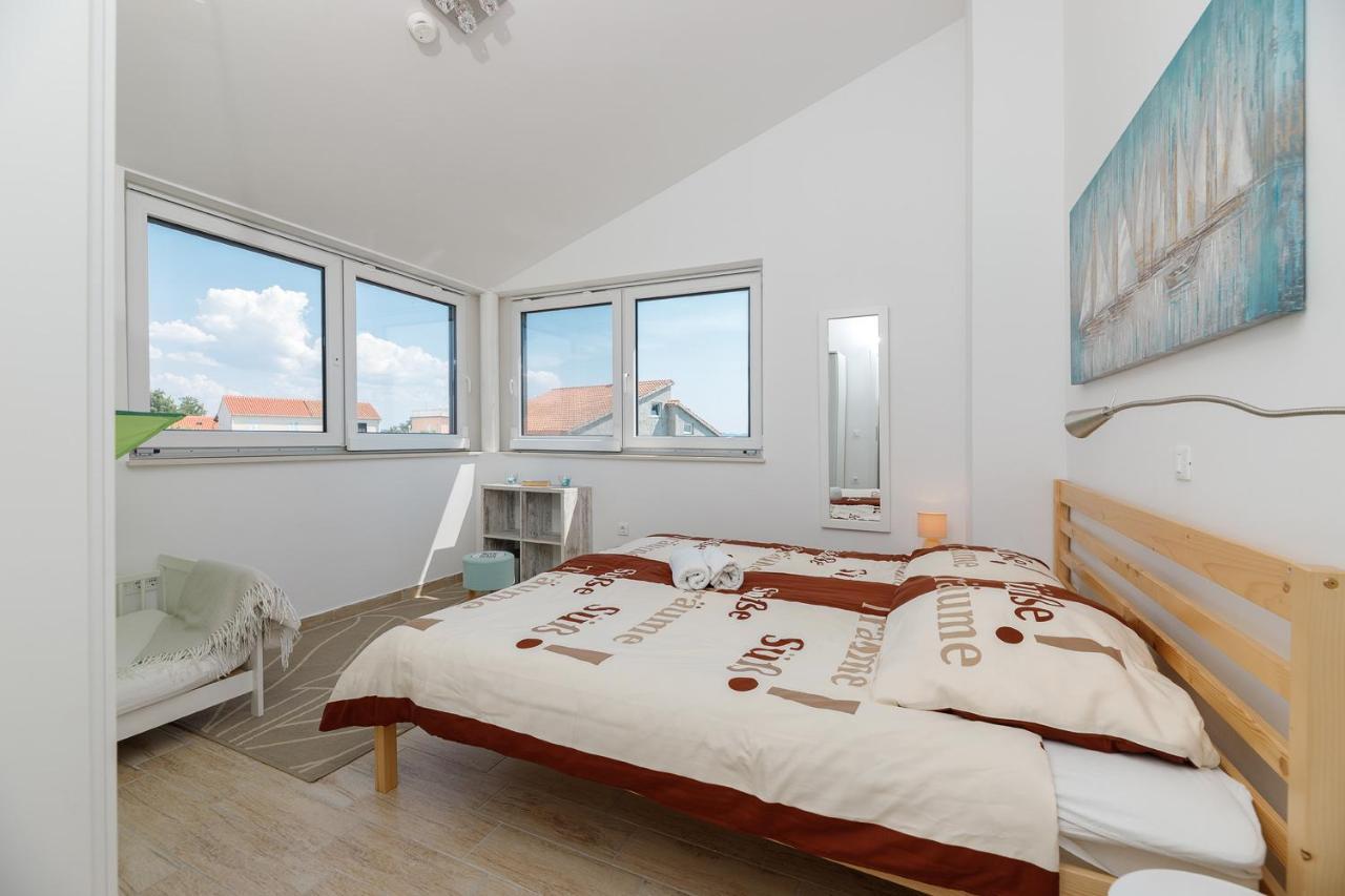 MALO Ferienvilla Privlaka, Pool, Boje, WI-FI, Wallbox Privlaka  Exteriör bild